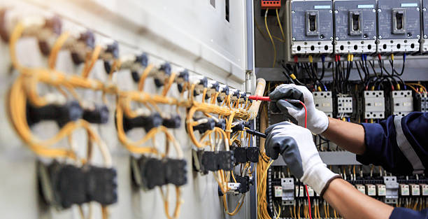 Professional Electrician technician working in Jasmine Estates, FL